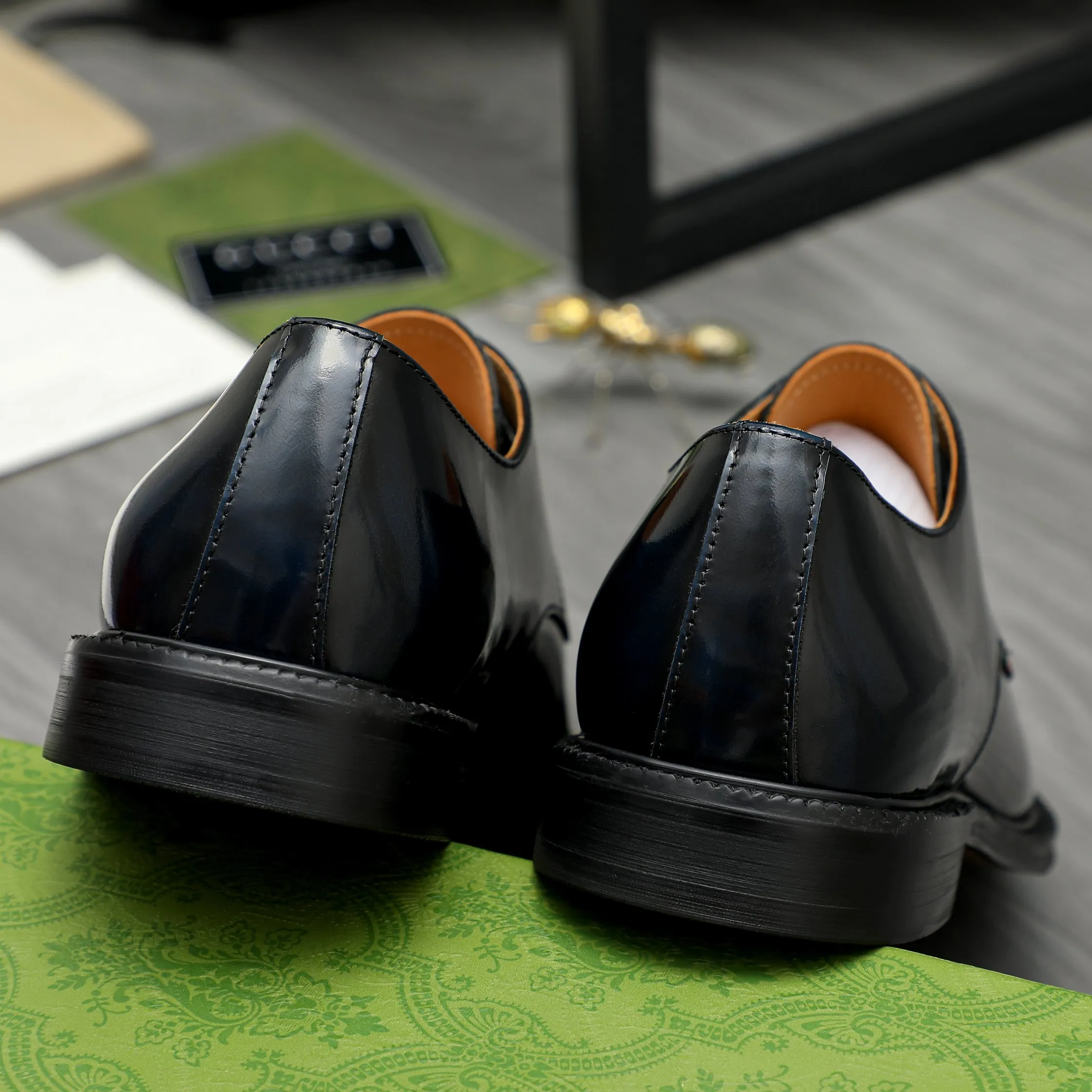 Men's shoes 💰500 Product trademark: GUCCI "Gucci" business lace-up leather shoes Regular size: 38-44 (45.46 custom-made, non-returnable) Product materials: Selected color-brushed cowhide upper, cowhide lining, original rubber outsole